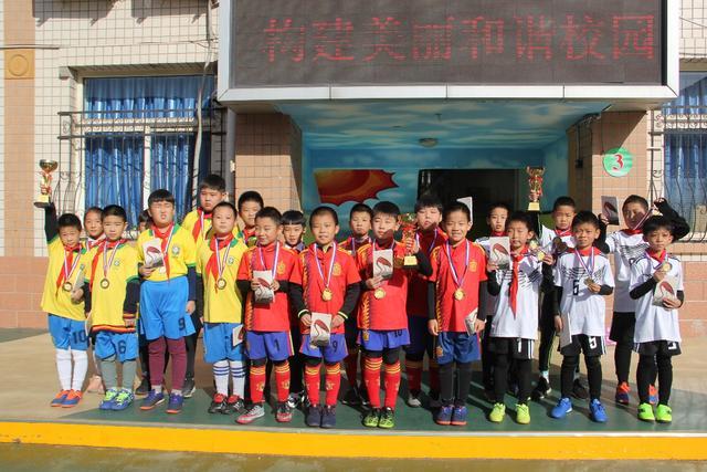 68岁锡伯杜现身骑士训练场，阿特金森只想要他一句反馈